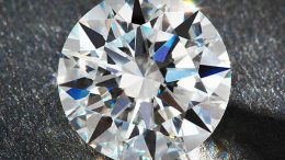 White zircon, Gemstone