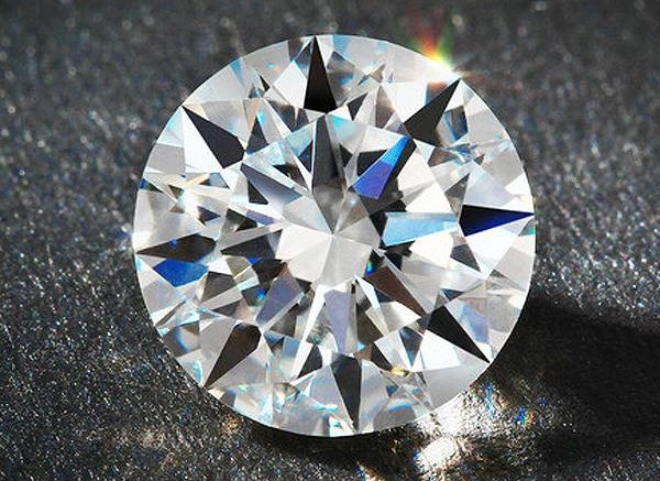 White zircon, Gemstone